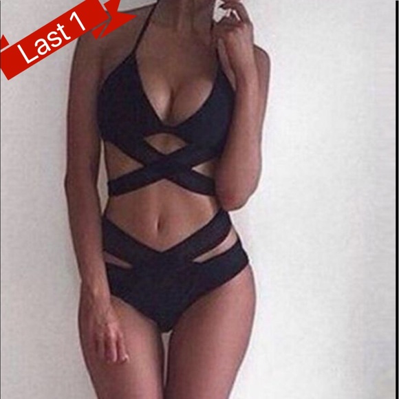 Other - 🔥Last 1🔥Black push-up tie halter bandage bikini